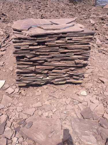 Плитняк лемезит бордовый для цоколя 1,5-2 см купить в Усть-Катаве