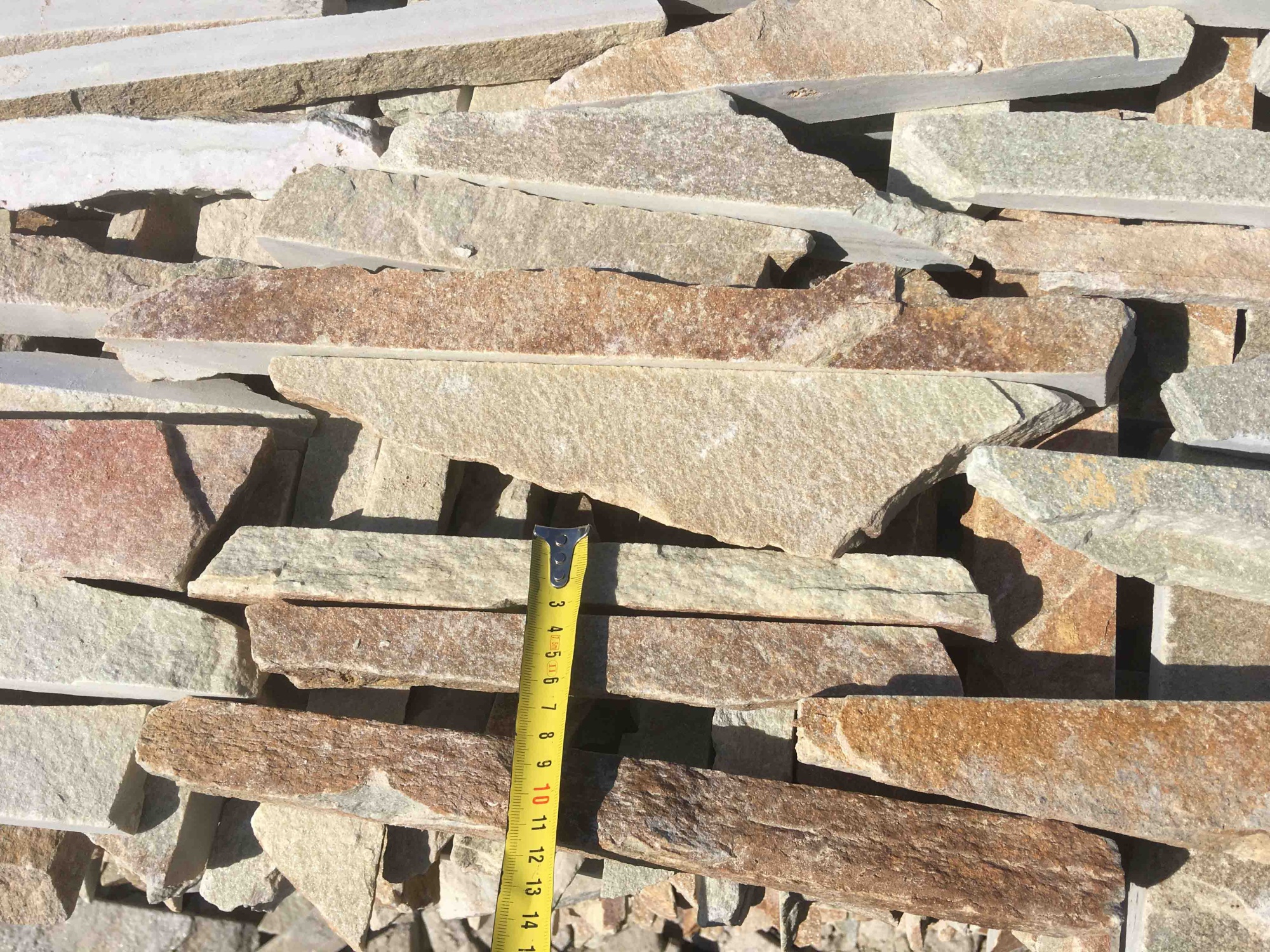 Горбушка златолит золотистый для облицовки купить в Усть-Катаве