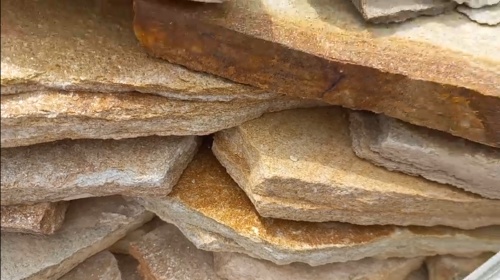 Плитняк златолит жёлтый золотистый для отмостки купить в Усть-Катаве