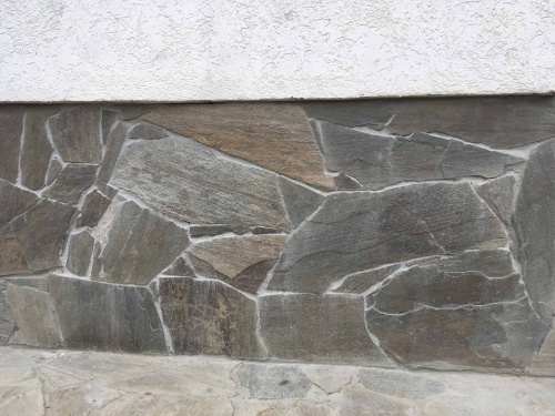 Плитняк златолит Уральский для цоколя, отмостки купить в Усть-Катаве