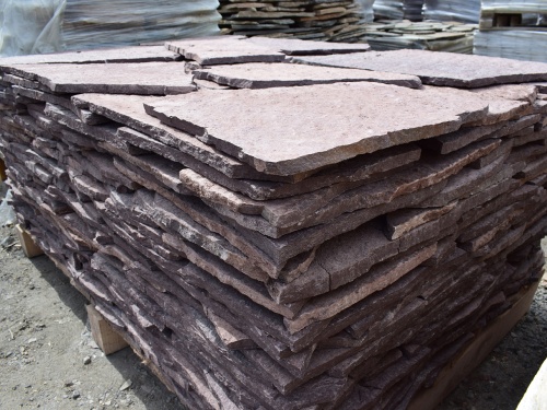 Плитняк лемезит бордовый для облицовки цоколя 20-25 мм  купить в Усть-Катаве