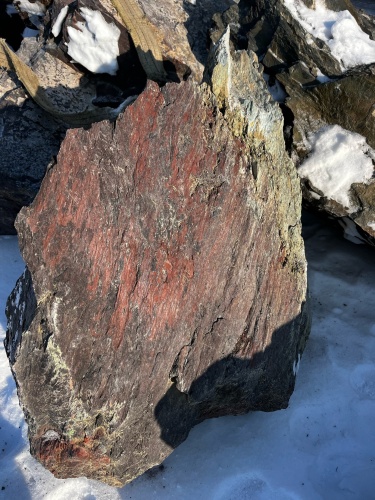 Ландшафтные глыбы красно-фиолетовые 200-1000 килограмм купить в Усть-Катаве