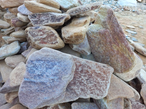 Златолит жёлтый, жёлто-зелёный глыбки и валуны для ланшафтного дизайна купить в Усть-Катаве