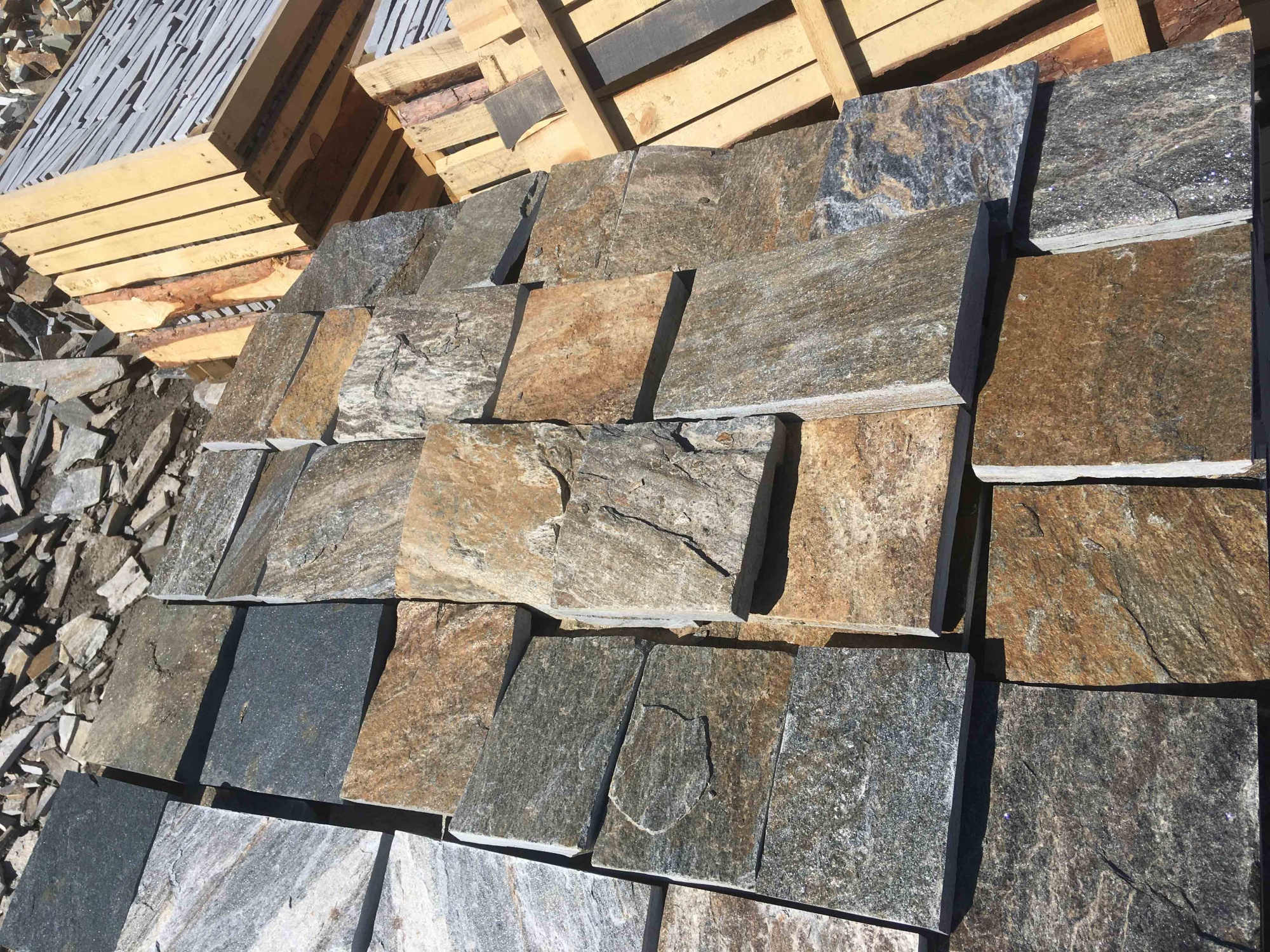 Плитка пилёная златолит Уральский для цоколя, отмостки купить в Усть-Катаве