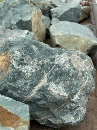 Камни для ландшафтного дизайна зелёные 10-60 килограмм купить в Усть-Катаве