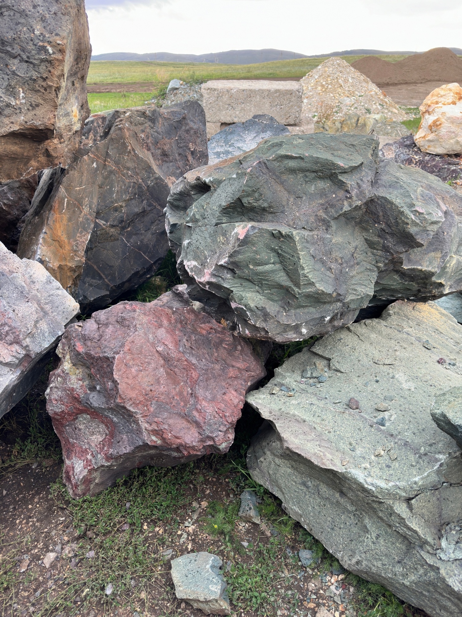 Камни для ландшафтного дизайна зелёные 10-60 килограмм купить в Усть-Катаве