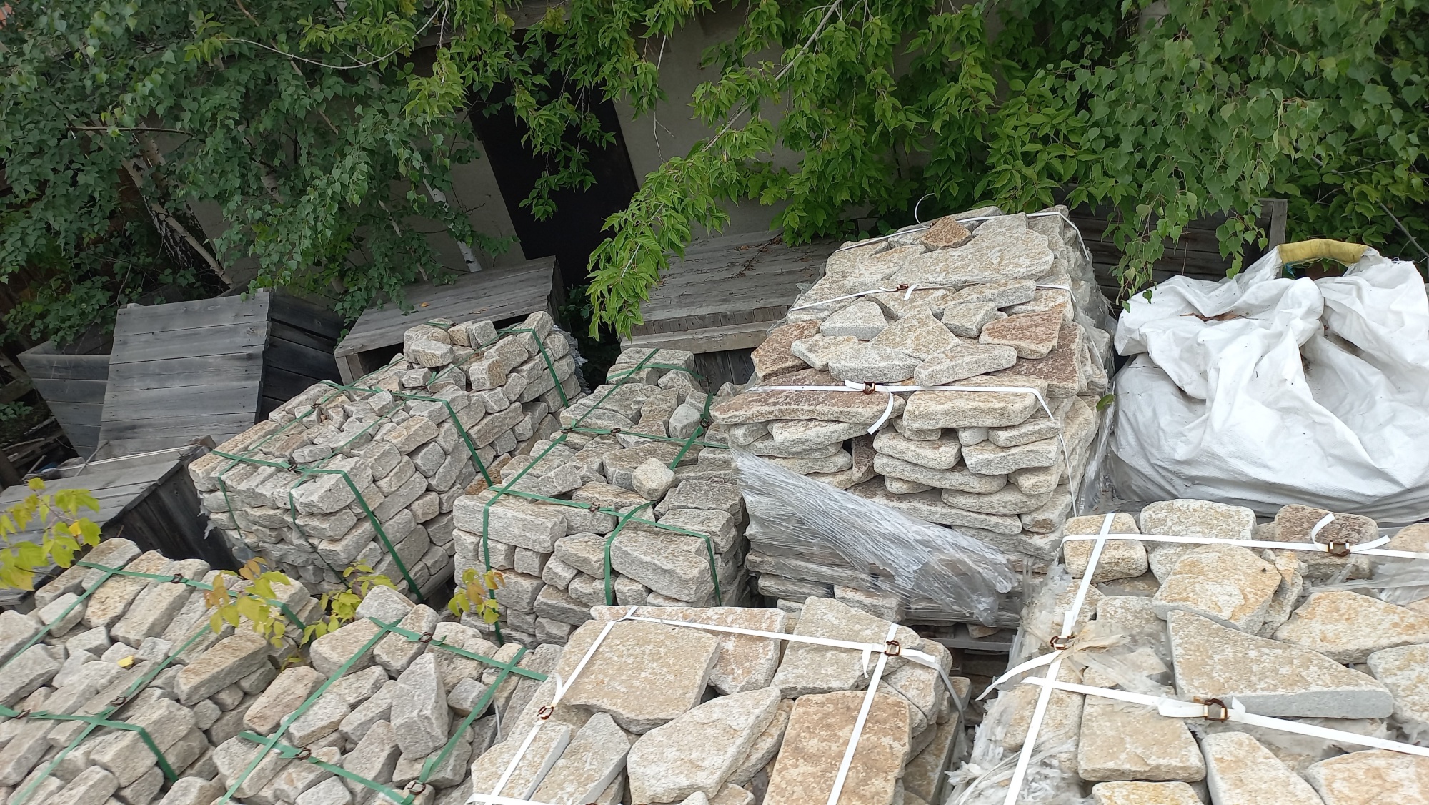 Плитняк гранитный галтованный купить в Усть-Катаве