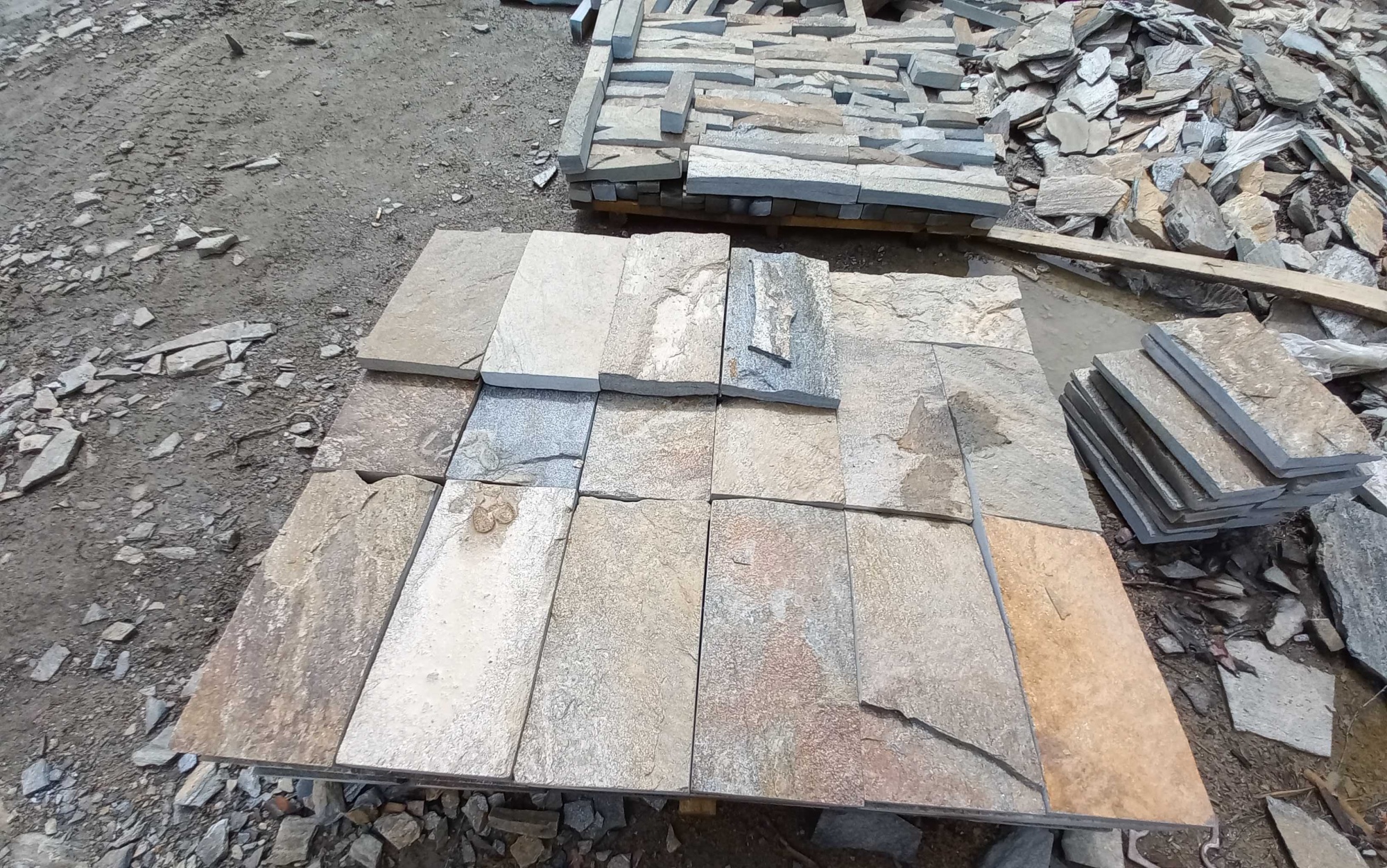 Плитка пилёная златолит Уральский для цоколя, отмостки купить в Усть-Катаве