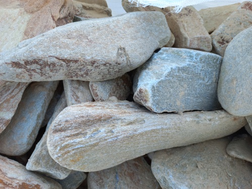 Златолит жёлтый, жёлто-зелёный глыбки и валуны для ланшафтного дизайна купить в Усть-Катаве