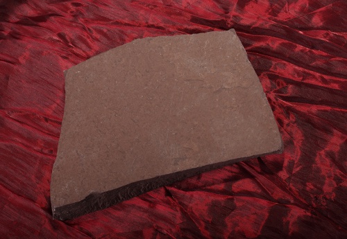 Плитняк лемезит бордовый для цоколя 1,5-2 см купить в Усть-Катаве