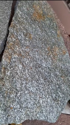 Плитняк златолит серебристый для цоколя, отмостки купить в Усть-Катаве