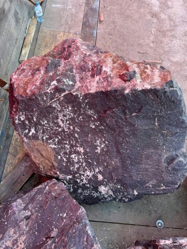 Камни для ландшафтного дизайна красно-фиолетовые 10-60 килограмм купить в Усть-Катаве