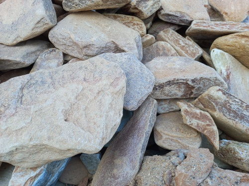 Златолит жёлтый, жёлто-зелёный глыбки и валуны для ланшафтного дизайна купить в Усть-Катаве