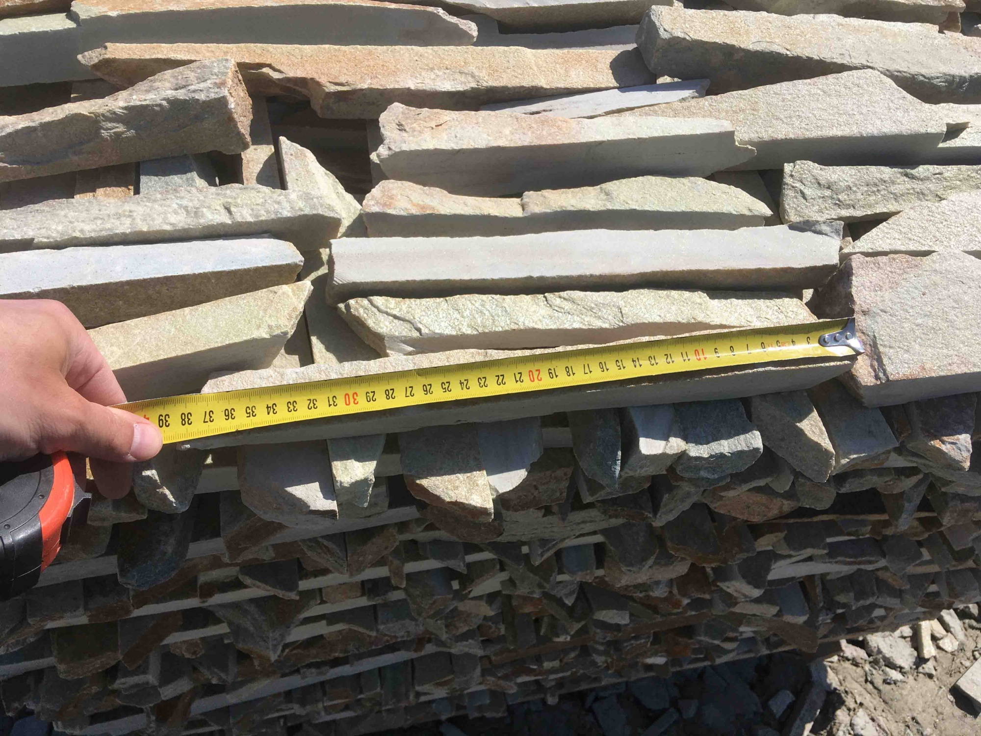 Горбушка златолит золотистый для облицовки купить в Усть-Катаве