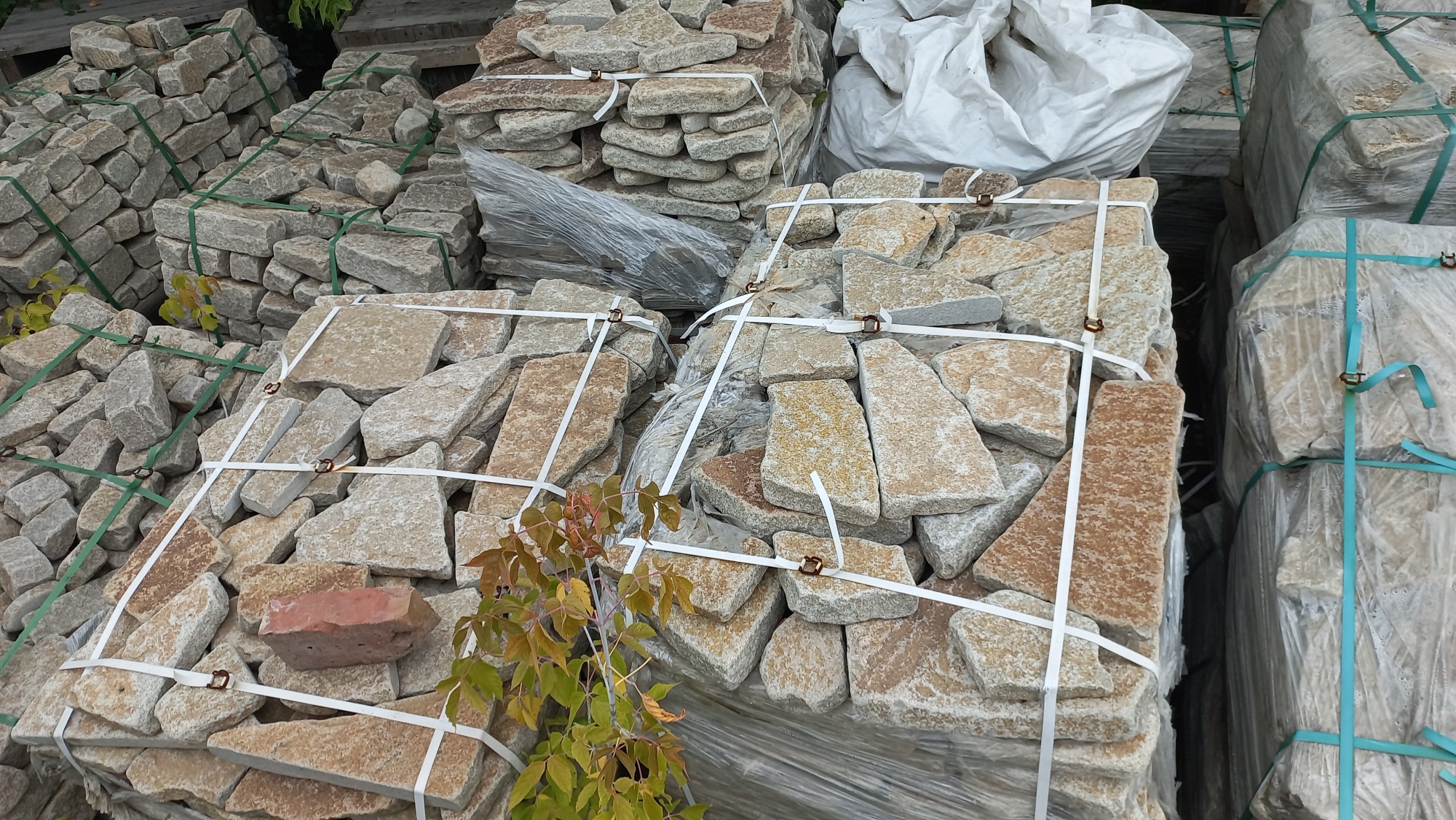 Плитняк гранитный галтованный купить в Усть-Катаве