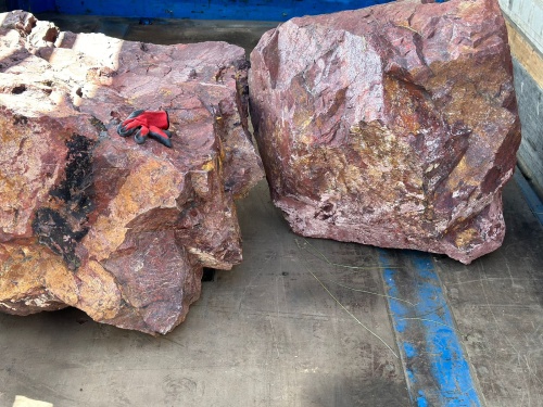 Ландшафтные глыбы красно-фиолетовые 200-1000 килограмм купить в Усть-Катаве