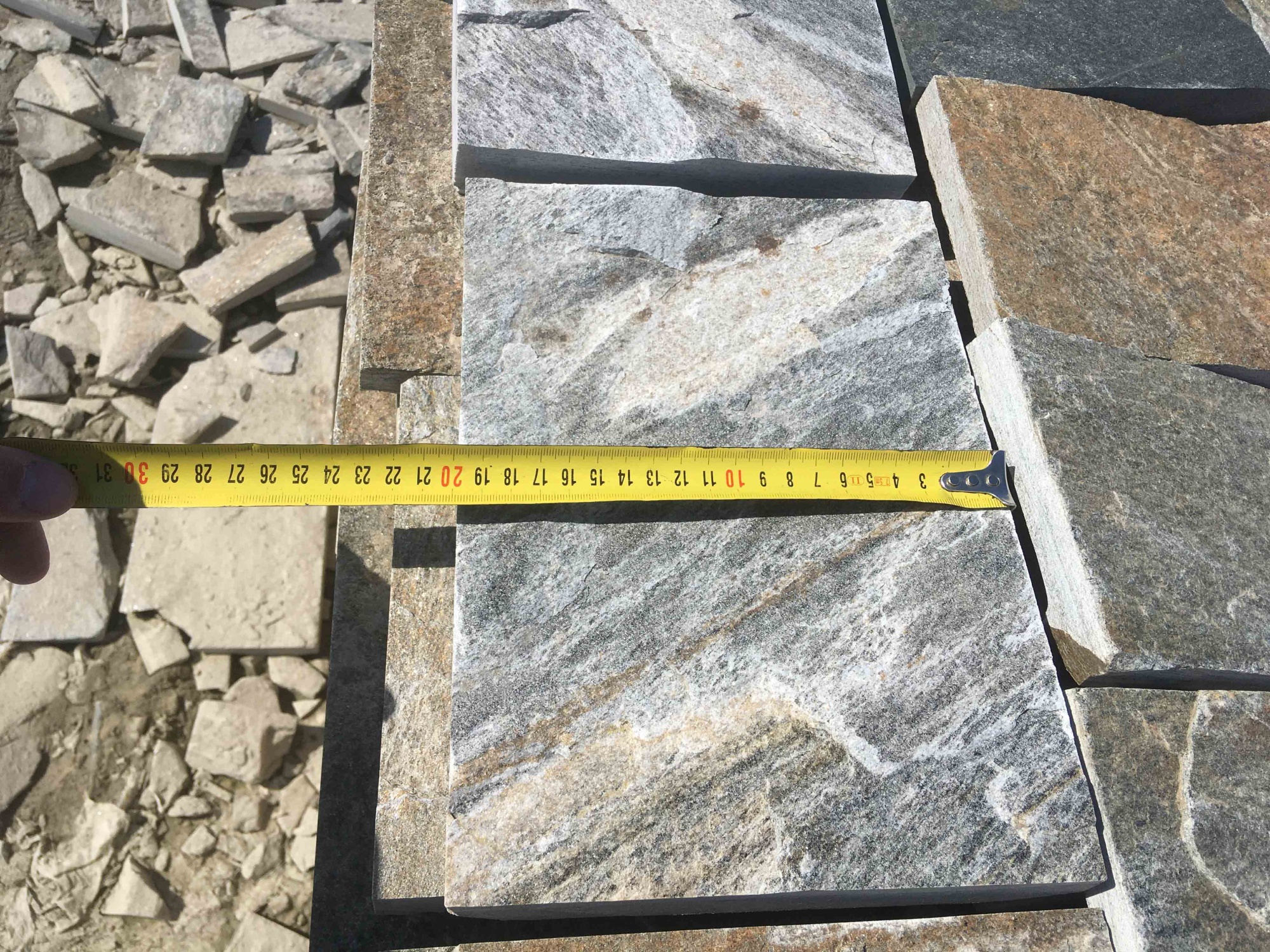 Плитка пилёная златолит Уральский для цоколя, отмостки купить в Усть-Катаве