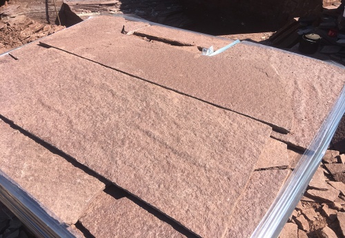 Плитняк лемезит бордовый для цоколя 1,5-2 см купить в Усть-Катаве