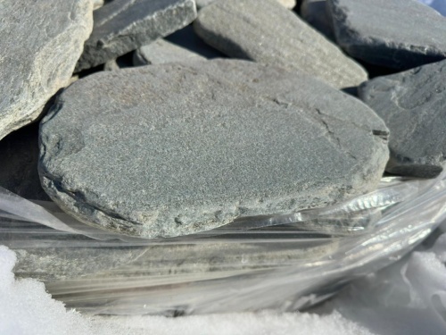 Плитняк златолит зелёный галтованный для мощения на бетон купить в Усть-Катаве