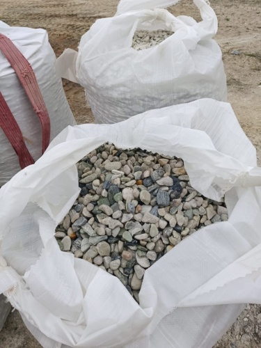 серый галтованный щебень